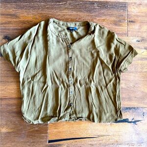 Madewell women’s top in small.